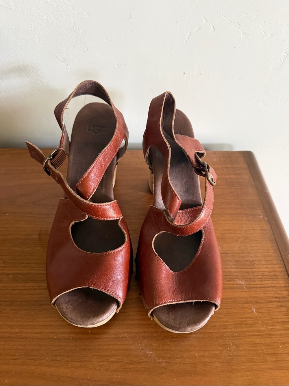 UGG Lucianna Brown Leather Studded Wood Clog Sandals Size 8